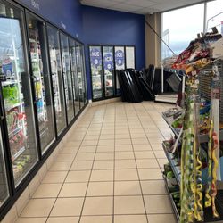 Santa Rosa Phillips 66 - Beverage and snack area