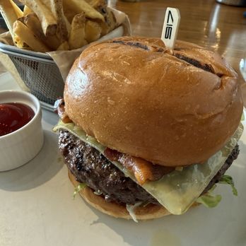 Restaurant 917 - New American Near Me - Carson, California
