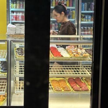 Midtown Donuts - The employee who was serving me - Donuts Near Me - Memphis, Tennessee