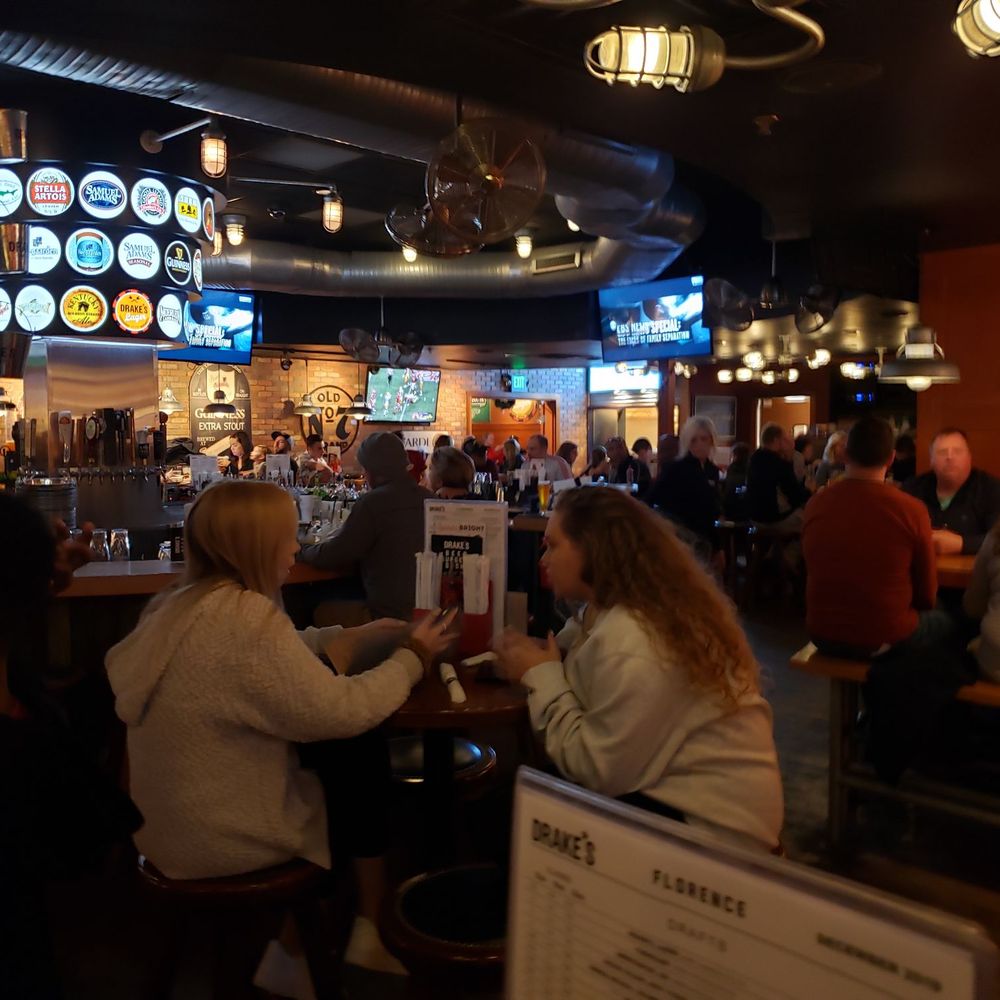 Drake's - Bar area - Burgers Near Me - Florence, Kentucky