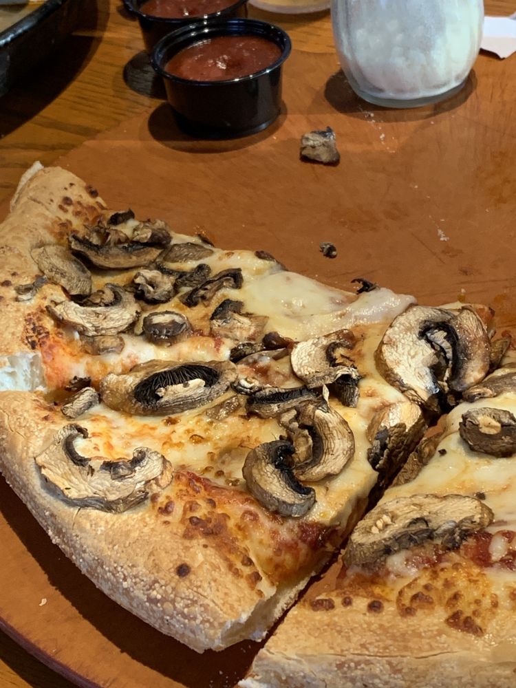 PIZZA HUT Updated September 2024 15 Photos & 56 Reviews 117 E Hwy