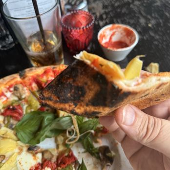 Diavola Pizza - Undercarriage, perfect - Pizza Near Me - Indianapolis, Indiana Diavola Pizza - Undercarriage, perfect - Pizza Near Me - Indianapolis, Indiana