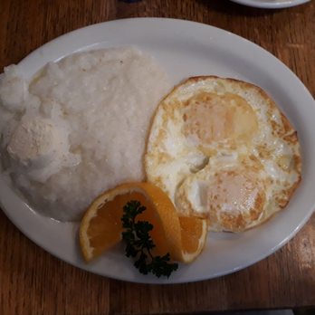 Old Monterey Cafe - 2 eggs over medium & grits - Breakfast & Brunch Near Me - Monterey, California