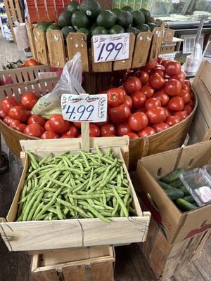 Lee's Farmers Market by null