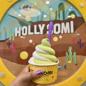 Somisomi - Matcha and strawberry swirl in a cup - Ice Cream & Frozen Yogurt Near Me - Ontario, California Somisomi - Matcha and strawberry swirl in a cup - Ice Cream & Frozen Yogurt Near Me - Ontario, California