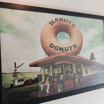 Randy's Donuts - Donuts Near Me - Pasadena, California