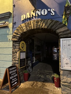 Danno's Restaurant & Bar by null