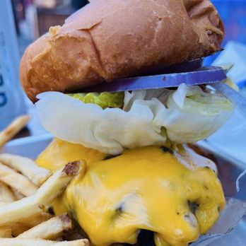 Pacific Beach AleHouse - CLASSIC CHEESEBURGER at Pacific Ale House in Pacific Beach, CA - Breweries Near Me - San Diego, California Pacific Beach AleHouse - CLASSIC CHEESEBURGER at Pacific Ale House in Pacific Beach, CA - Breweries Near Me - San Diego, California