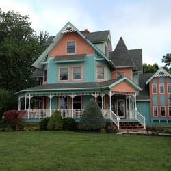 A Water's Edge Retreat Bed & Breakfast - It's like staying in a friend's house.