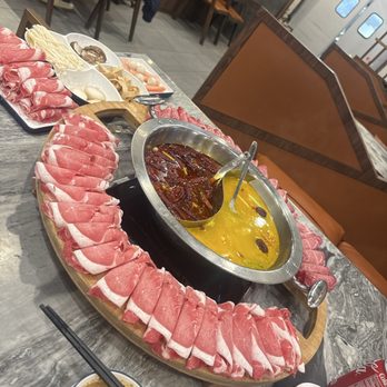 Liuyishou Hotpot - Lamb beef Lius Beef & Lamb Platter 霸道自由大飞盘 (牛羊肉各一半) Split pot - Chinese Near Me - Chicago, Illinois