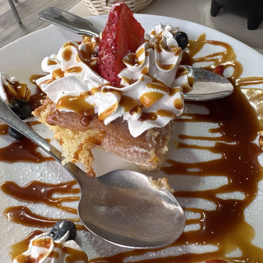 Quatro leches cake Quatro leches cake