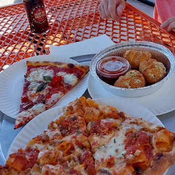 DeeDee's Pizza - Gaba gool and sausage pasta pizza with garlic knots - Pizza Near Me - Highland Park, New Jersey DeeDee's Pizza - Gaba gool and sausage pasta pizza with garlic knots - Pizza Near Me - Highland Park, New Jersey