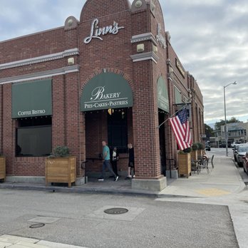 Linn's Restaurant - Store front/signage - American Near Me - Cambria, California Linn's Restaurant - Store front/signage - American Near Me - Cambria, California