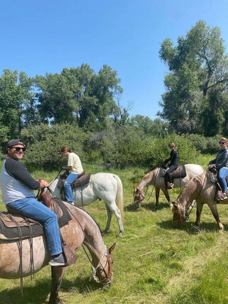 MEDICINE LAKE OUTFITTERS Updated September 2024 18 Photos & 21 Reviews 3246 Linney Rd