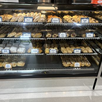 FL Bakery - Pastry case - Bakeries Near Me - Magnolia Square, Florida FL Bakery - Pastry case - Bakeries Near Me - Magnolia Square, Florida