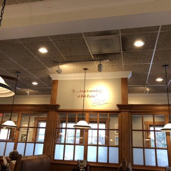 Bob Evans - Inside- Clean, good natural light - American Near Me - Howell, Michigan