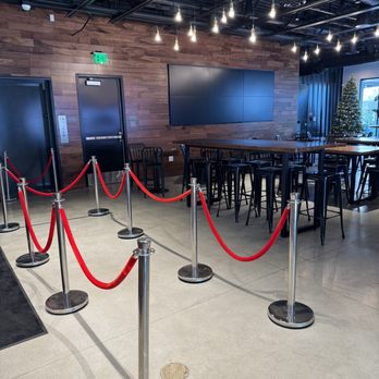 Clyde's Hot Chicken - Dining area - Sandwiches Near Me - Yorba Linda, California