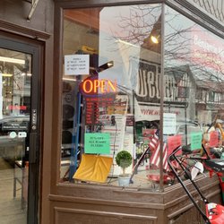 Saunders Hardware - Store Entrance!
