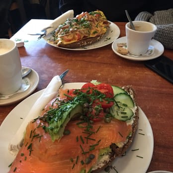 Lunchcafe Singel 404 - Smoked salmon and cream cheese open-faced sandwich - Breakfast & Brunch Near Me - Amsterdam, New Hampshire