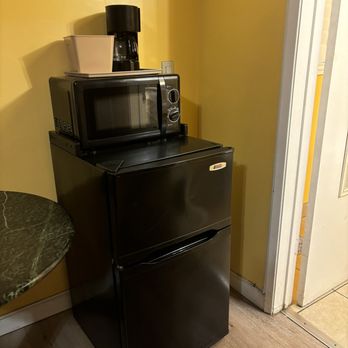 Fallbrook Country Inn - Mini fridge, microwave, and coffee maker - Hotels Near Me - Fallbrook, California