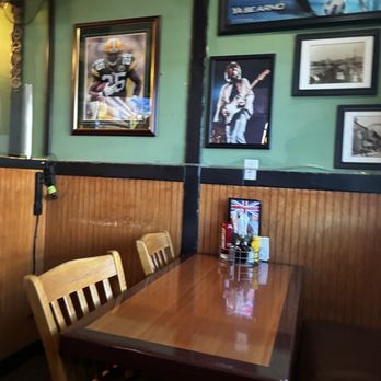 Pickwick Pub - Inside - Pubs Near Me - Woodland Hills, California Pickwick Pub - Inside - Pubs Near Me - Woodland Hills, California
