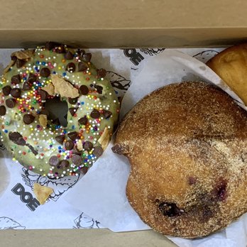 Doe Donuts - blackberry shortcake old fashioned, banana split, Snickerdoodle Marionberry, veggie calzone - Donuts Near Me - Portland, Oregon