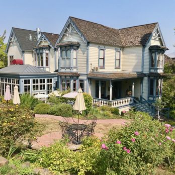 Alchemy Restaurant & Bar - Old Victorian-style house - New American Near Me - Ashland, Oregon