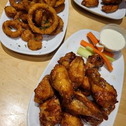 Boston Pizza - Chicken wings and onion rings