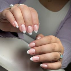 Art Glow Nails - French white tip