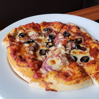 Lake Ave Restaurant & Bar - Sausage and olive pizza - New American Near Me - Duluth, Minnesota