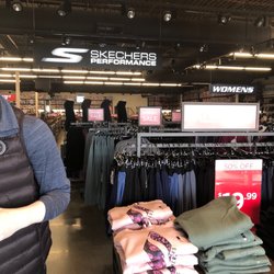 SKECHERS Warehouse Outlet - Performance Products