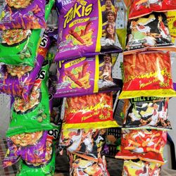 Cantaritos El Guero - Chips for loading with cheese, crema and all kinds of toppings