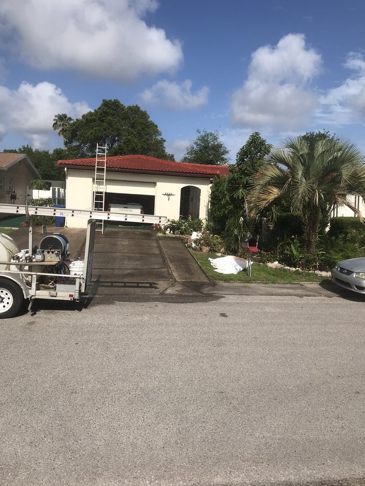 Slide of Hammerhead Roof and Structure Softwash