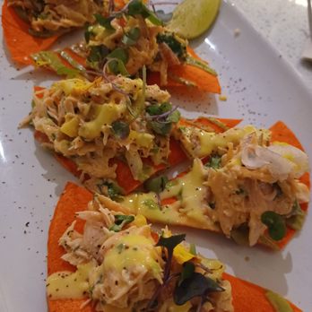 Hugo's Invitados - Smoked salmon nachos - Seafood Near Me - Irving, Texas Hugo's Invitados - Smoked salmon nachos - Seafood Near Me - Irving, Texas