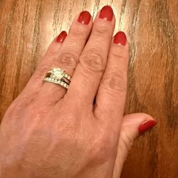Shellac Manicure at T2Nails in Lynnwood.