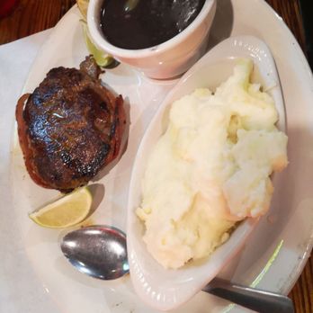 El Pub - Cuban Near Me - Miami, Florida El Pub - Cuban Near Me - Miami, Florida