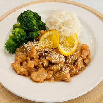Sunny Rose Senior Living - Fresh orange chicken with steamed broccoli and rice. Quality senior dining at Sunny Rose Senior Living. - Retirement Homes Near Me - Menifee, California Sunny Rose Senior Living - Fresh orange chicken with steamed broccoli and rice. Quality senior dining at Sunny Rose Senior Living. - Retirement Homes Near Me - Menifee, California