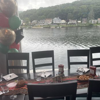 Housatonic House - Great water front view! - Bars Near Me - Seymour, Connecticut