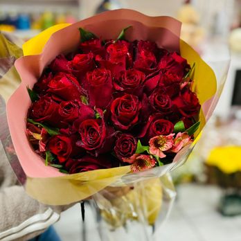 Pia Rochetta - Reddest Bouquet - Floral Designers Near Me - Garfield, New Jersey Pia Rochetta - Reddest Bouquet - Floral Designers Near Me - Garfield, New Jersey