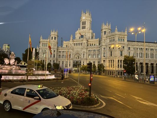 Palacio de Cibeles (sede del Ayuntamiento de Madrid) by null