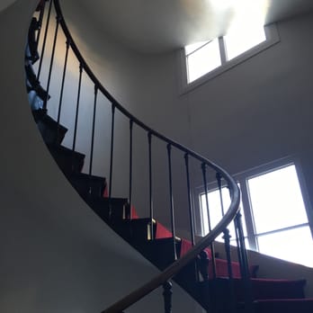 Hôtel du Manoir - A staircase - Hotels Near Me - Tours, 37 Hôtel du Manoir - A staircase - Hotels Near Me - Tours, 37