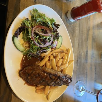 The Epicurean - Special sirloin fries and salad. - French Near Me - Niagara-On-the-Lake, Ontario The Epicurean - Special sirloin fries and salad. - French Near Me - Niagara-On-the-Lake, Ontario