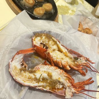Crab House Brooklyn - Garlic Lobster - Seafood Near Me - Brooklyn, New York