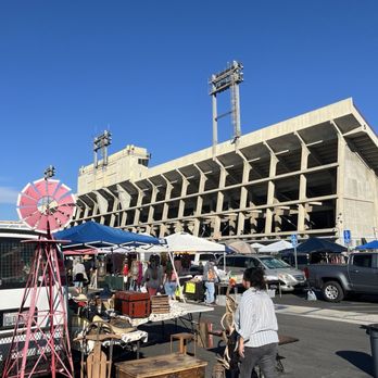 Long Beach Antique Market - Antiques Near Me - Long Beach, California