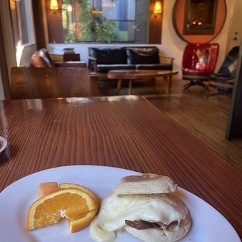 Big Sur Roadhouse - Breakfast sandwich - Breakfast & Brunch Near Me - Big Sur, California