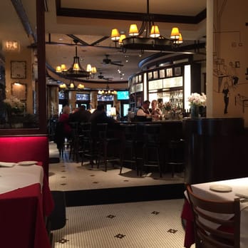 Petterinos - Good atmosphere! - American Near Me - Chicago, Illinois