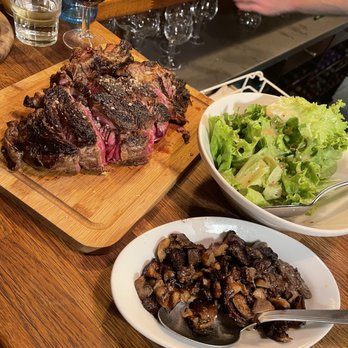 Robert et Louise - Steak n frites, sauté mushrooms and salad - French Near Me - Paris, 75