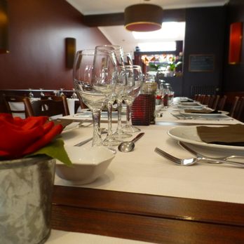 Knossos - Table bien dressée - Restaurants Near Me - Etterbeek, BRU
