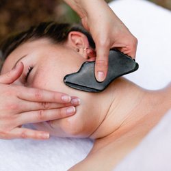 Rising Willow - Gua sha helps to stimulate lymphatic movement & qi to give your skin a beautiful glow.