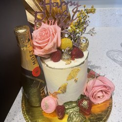 Shoe Box Bakery - Vanilla icing cake with Dulce Leche filling